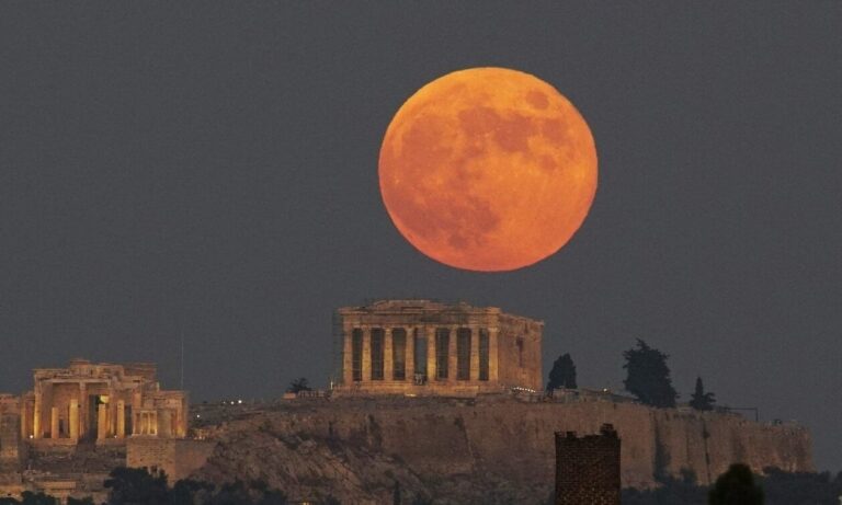 Παγκόσμια ανησυχία: Το φεγγάρι απομακρύνεται από τη Γη – Τι θα πάθει ο πλανήτης μας