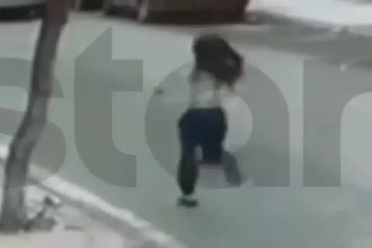 Λάρισα: H στιγμή που ο 44χρονος σέρνει με το αυτοκίνητο τη σύντροφό του