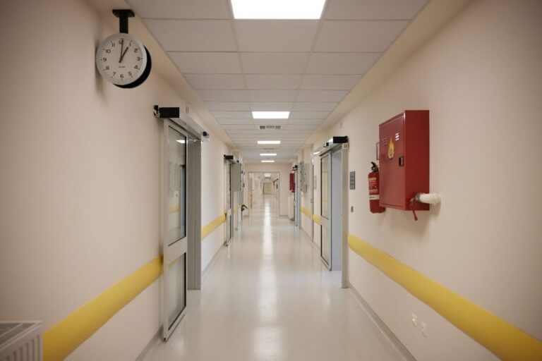 Παλεύει για τη ζωή της στη ΜΕΘ 43χρονη που ξυλοκοπήθηκε άγρια από τον σύντροφο της