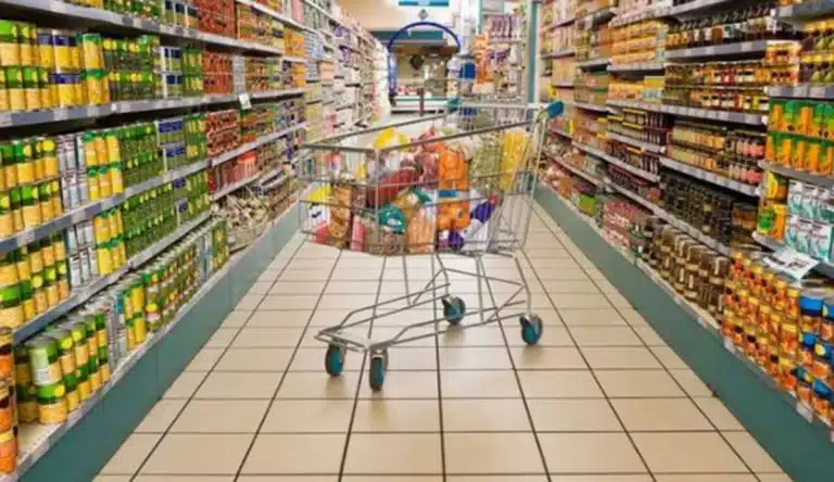 Σούπερ Μάρκετ: Μειώσεις από 5% μέχρι 24% στις τιμές 523 κωδικών – Έλεγχοι στην αγορά και εορταστικά καλάθια