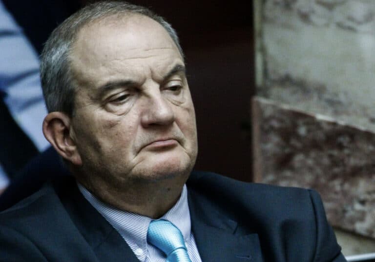 Βόμβες Καραμανλή κατά κυβέρνησης για τη λειτουργία των θεσμών