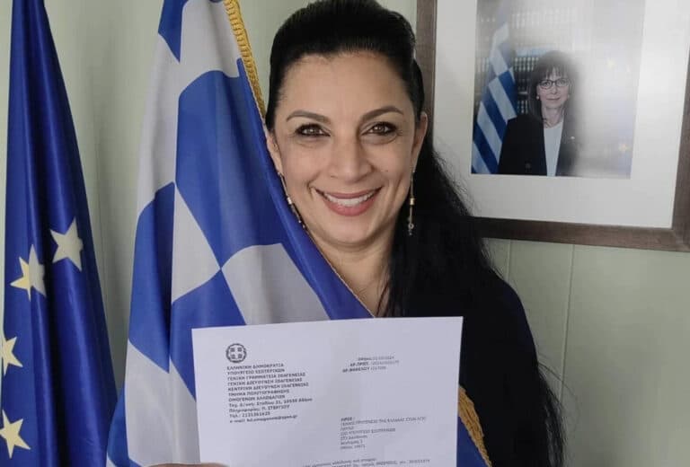 Αίσιο τέλος είχε η πολύχρονη περιπέτεια της απογόνου του Μάρκου Μποτσαρη: Η Ελιζαμπέτε Μπότσαρη πήρε την Ελληνική υπηκοότητα