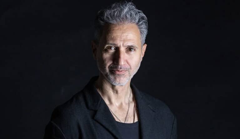 Δημήτρης Κόκοτας: Συγκινεί η αδελφή του – «Τον έχω δει ότι δακρύζει, του έβαλα την “Άπονη καρδιά” του μπαμπά μας»
