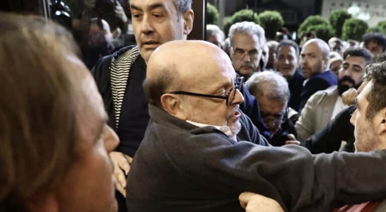 EKTAKTO – Πλακώθηκαν στο Συνέδριο του ΣΥΡΙΖΑ