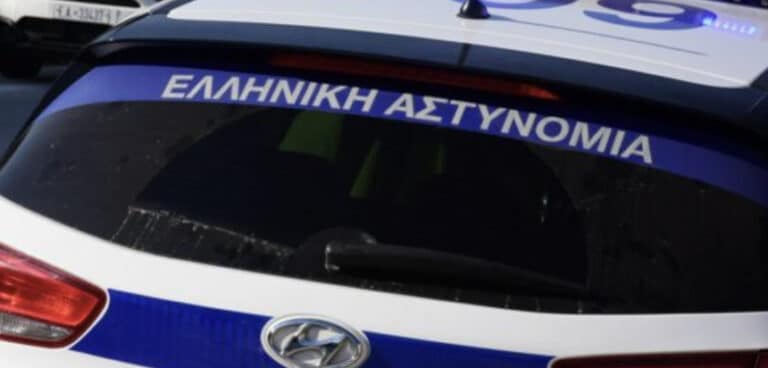 15χρονη συνελήφθη σε σχολείο κρατώντας πτυσσόμενο μαχαίρι με λαβή σιδερογροθιάς