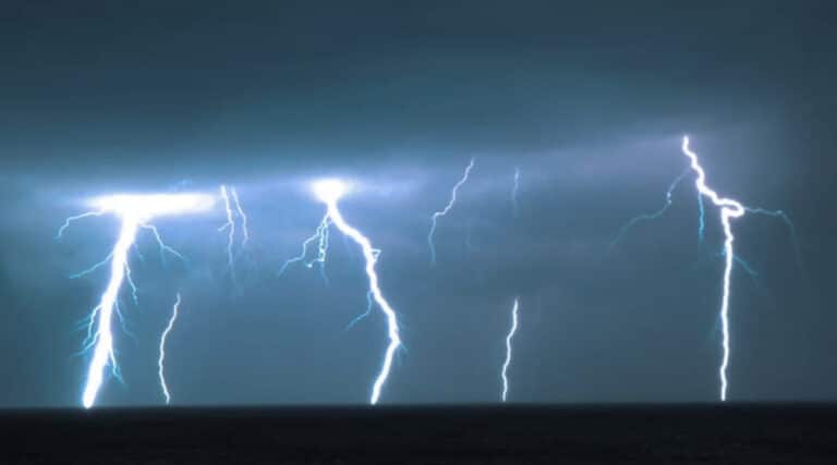 Κακοκαιρία Alexandros: Ήχησε το 112 σε Θεσσαλία, Φθιώτιδα, Εύβοια, Σποράδες -«Αποφύγετε τις μετακινήσεις»