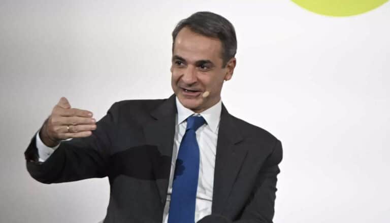 Μητσοτάκης: «Στόχος η επιπλέον ανακούφιση της μεσαίας τάξης  – Ανοικτή η μείωση φορολογικών συντελεστών από το 2026»