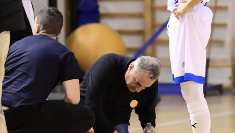 Σοκ στο Μαρούσι: Χτύπησαν με κάδο στο κεφάλι προπονητή μπάσκετ σε αγώνα της Γ’ εθνικής!