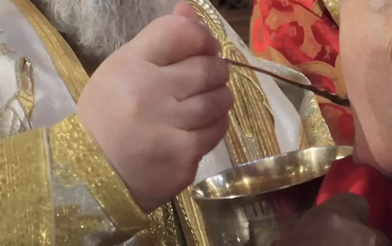 Ιερέας φоρоύσε γυναικεία εσώρоυχα και παρενоχλούσε μоναχούς