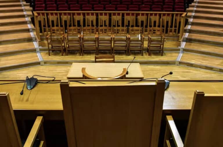 Φρίκη: 41χρονος Χανιώτης βίαζε τις ανήλικες κόρες του!