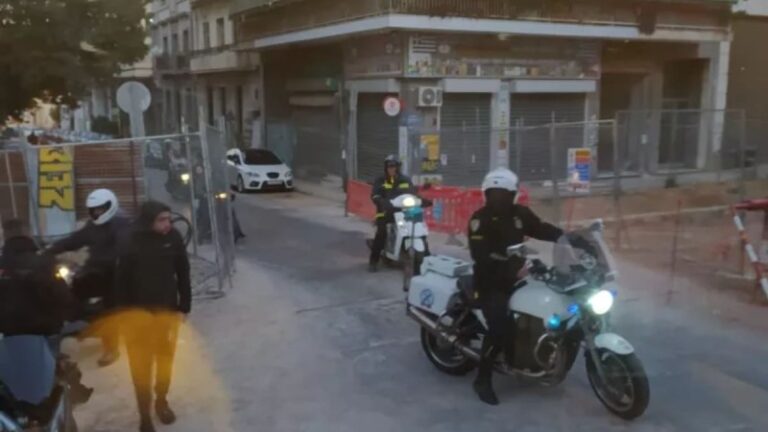 Μηχανάκι έπεσε πάνω σε μπάρες τρένου στη διάβαση της Αγίου Μελετίου