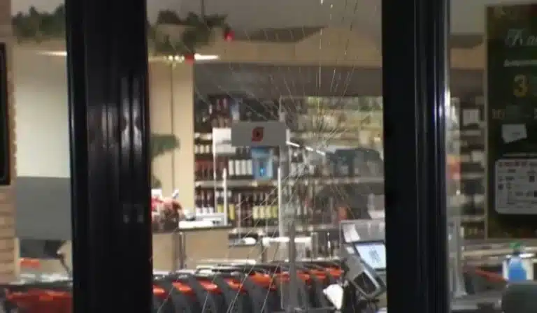 Η νύχτα των σούπερ μάρκετ: Επιθέσεις σε 7 καταστήματα στην Αθήνα μέσα σε 10 λεπτά