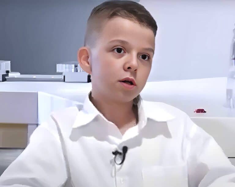 O 14χρονος μαθητής Βίκτωρας Γιαννικόπουλος διακρίθηκε στην Αστροφυσική – «Τα παιδιά χάνουν τον προσανατολισμό τους, ασχολούνται μόνο με Iikes»