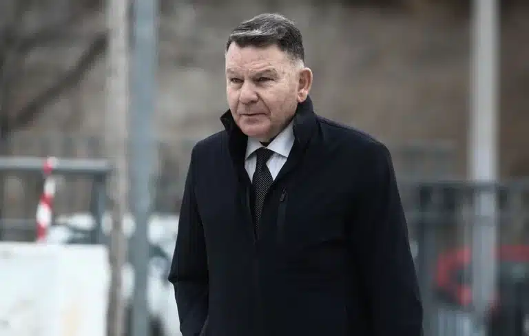 Αθωώθηκε ο γνωστός επιχειρηματίας της Μυκόνου που κατηγορήθηκε για ομαδικό βιασμό από δασκάλα – Τι λέει ο δικηγόρος του Αλέξης Κούγιας