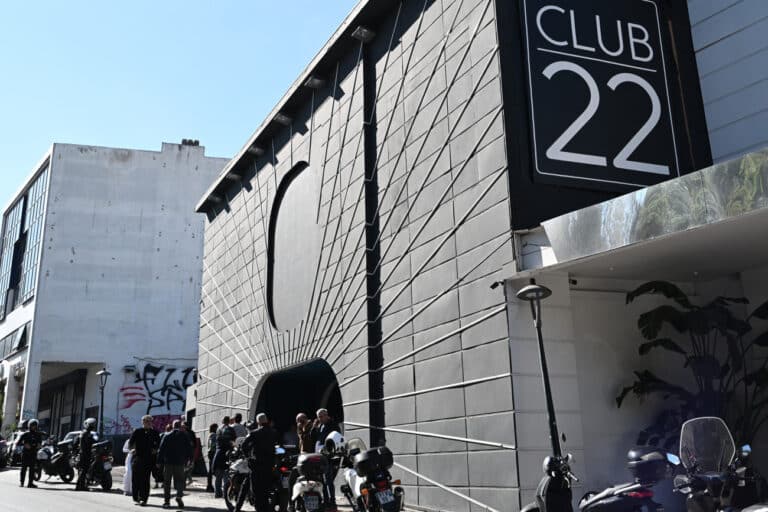 Ένα μήνα κράτησε το λουκέτο για το αλκοóλ σε ανńλικους – Ανοίγει ξανά το κλαμπ στη Βουλιαγμένης