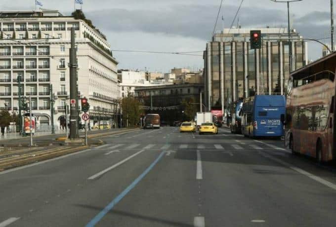Έρημοι οι δρόμοι της Αττικής – Έφυγαν εκατοντάδες χιλιάδες Αθηναίοι – Φωτογραφίες