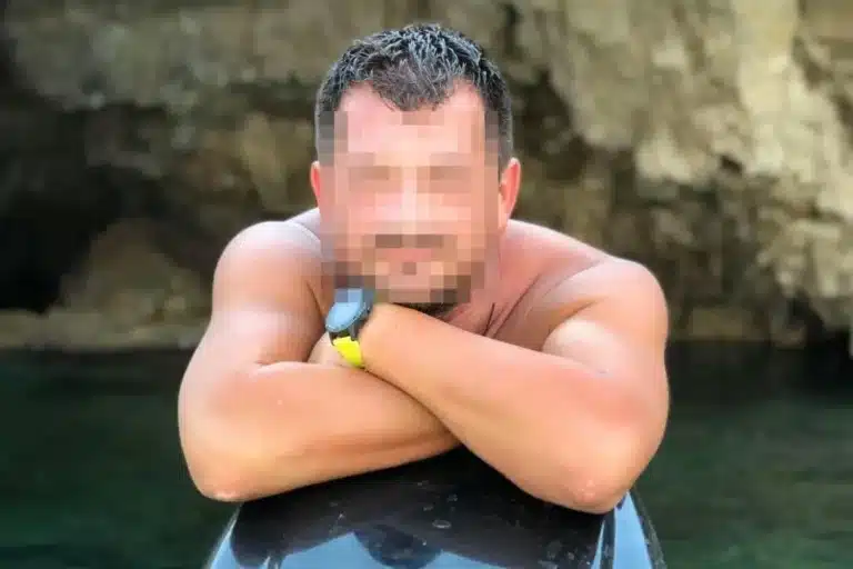 Αυτός είναι ο έμπορος αυτοκινήτων με έδρα την Αττική που έκλεβε πολυτελή SUV και τα έστελνε… πακέτο στο εξωτερικό