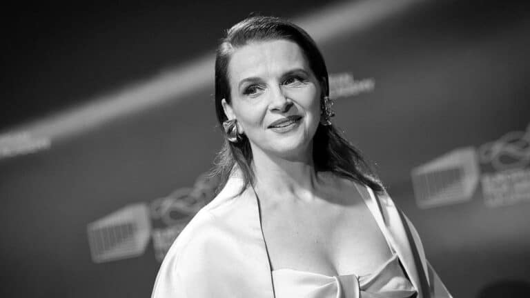 5 κομψά φορέματα από τα Mango για τις γιορτές, ιδανικά για γυναίκες άνω των 50