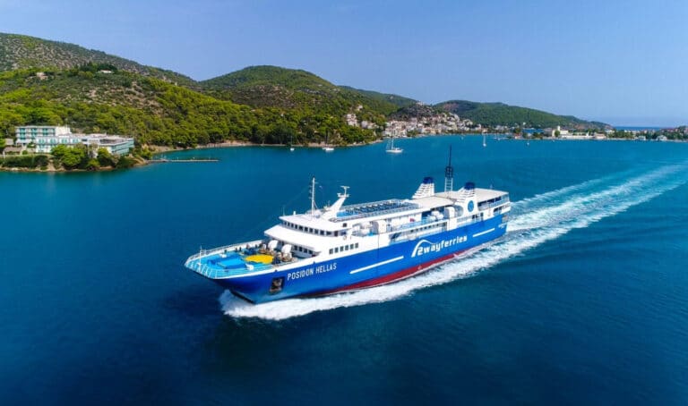 Μηχανική βλάβη πλοίου ανοιχτά της Αίγινας – Επιστρέφει με 182 επιβάτες στον Πειραιά