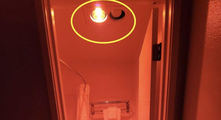 Γιατί πρέπει να ανάβετε το φως του μπάνιου όταν κοιμάστε σε ξενοδοχείο