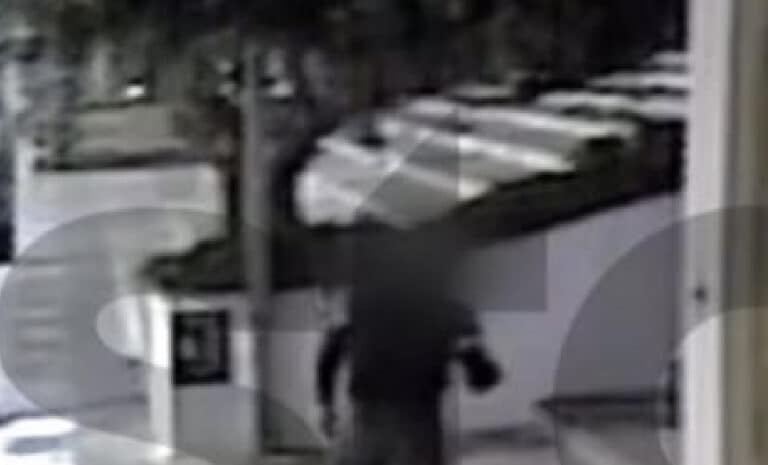 Βίντεο-σοκ από άγρıο θανάσıμο ξυλοδαρμó 54χρονου στο Αγρίνιο