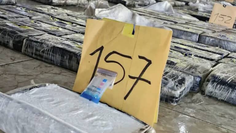 Φέρετρα έκρυβαν κοκαΐνη αξίας 13 εκατομμυρίων εupώ – Απίστευτες εικόνες
