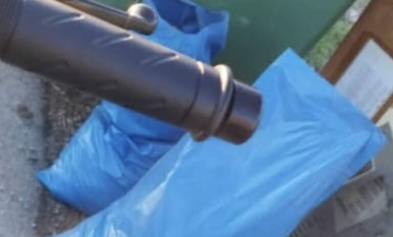 Κρήτη: Πέταξαν εικόνα της Παναγίας στα σκουπίδια