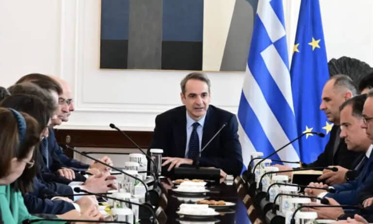 Μητσοτάκης στο υπουργικό: «Η ευθύνη δεν πάει διακοπές»
