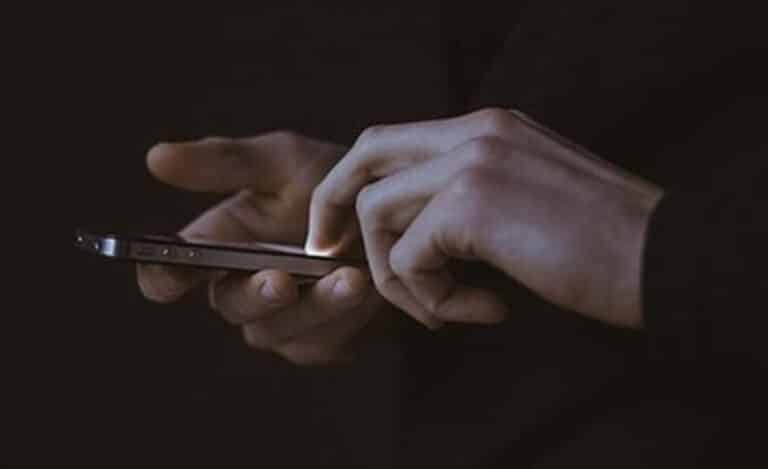 Σας παίρνουν τηλέφωνο και το κλείνουν; – Τι είναι αυτές οι κλήσεις και πώς να τις περιορίσετε