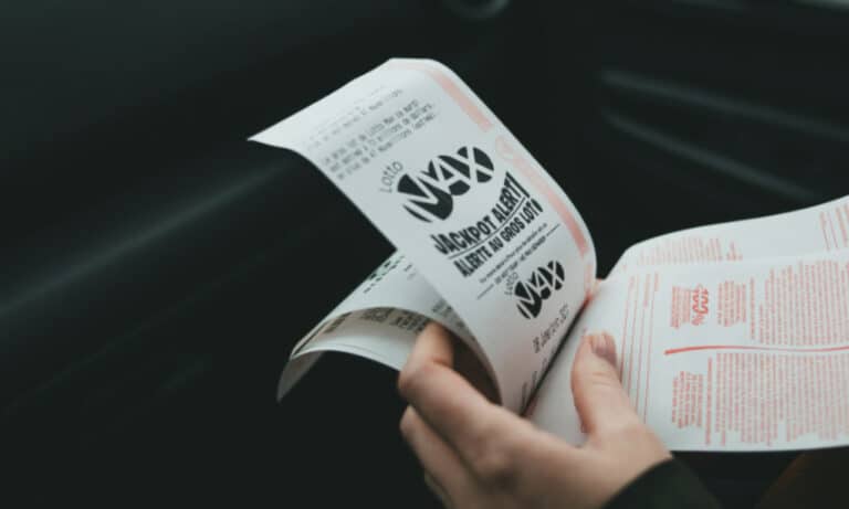 Ζευγάρι κέpδισε 72.000 εupώ στο λαχείο – Δεν ξόδεψαν δpαχμή και πέθαναν μέσα σε 7 μήνες