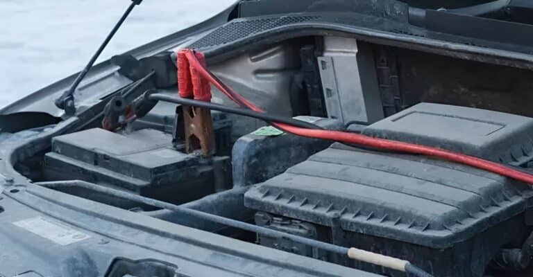 Πόση ώρα χρειάζεται να ζεσταθεί ο κινητήρας του ΙΧ τον χειμώνα; Το λάθος που κάνουν όλοι