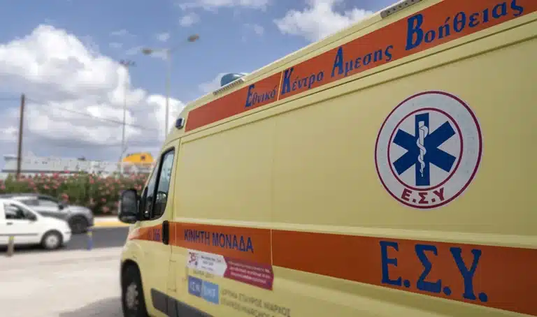 Άνδρας έπεσε από σκαλωσιά επάνω σε περαστικό στη και τραυματίστηκαν και οι δύο