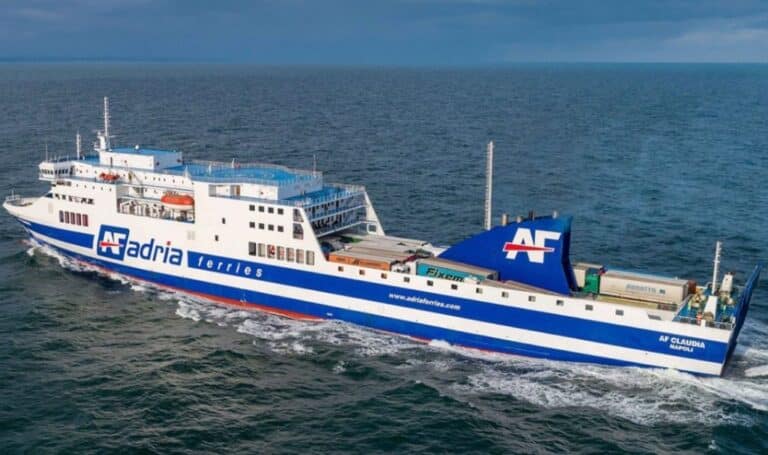 Μηχανική βλάβη σε πλοίο με 86 επιβάτες και 60 άτομα πλήρωμα