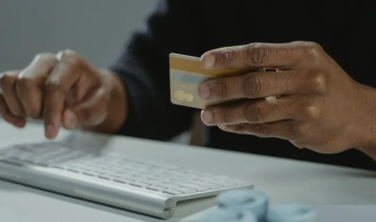 Τι είναι το «meta maganer» που αδειάζει τραπεζικούς λογαριασμούς;