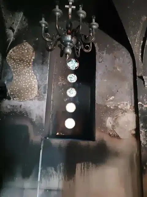 Καταστράφηκε από φωτιά ο ναός του Αγίου Νικολάου - Έμεινε άθικτη η εικόνα του Αγίου! 37 b239b73a e3c0 4e70 8375 7da264a54e3d