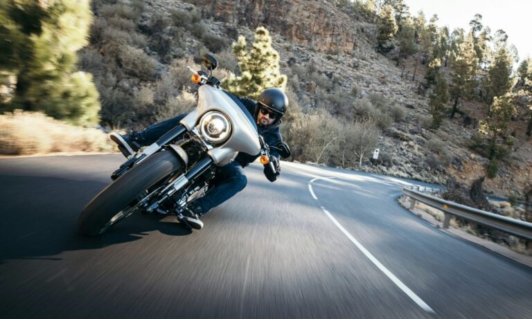 Χειροπέδες σε ασυνείδητους οδηγούς: Έτρεχαν με 287 χιλιόμετρα την ώρα στην περιφερειακή Αιγάλεω