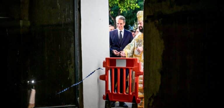 Αθήνα – Δεξαμενή: «Χάθηκε» ο Σταυρός – Επιχείρηση ανάσυρσης