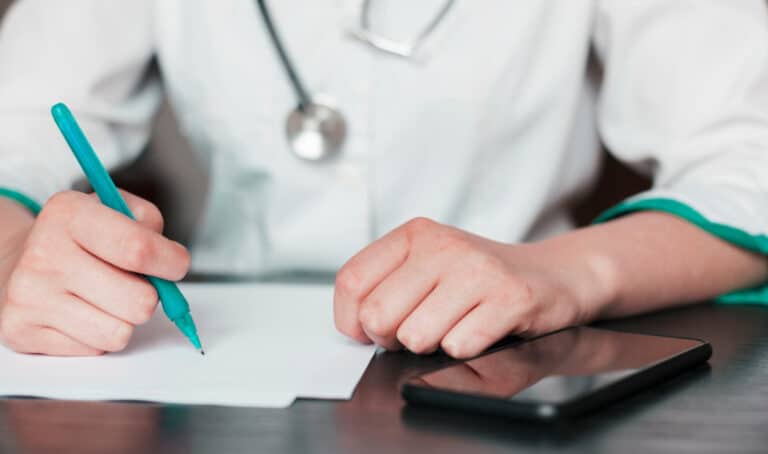 Εφημερία του τρόμου: Ασθενής δάγκωσε γιατρό!