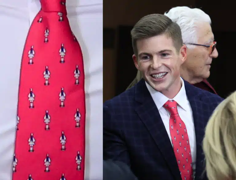 Τάιλερ για τη γραβάτα με τσολιάδες: «Την επέλεξα για να νιώσω την Ελλάδα μέσα μου»