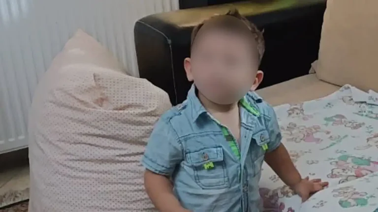 Ηράκλειο: Ανέβαζε βίντεο στο Tiktok με τα σημάδια της κακοποίησης στο προσωπάκι του τρίχρονου Άγγελου