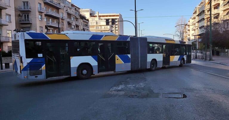 Μπαίνουν οι πρώτες κάμερες στα λεωφορεία – Στη «φάκα» οι οδηγοί που παραβιάζουν τις λεωφορειολωρίδες