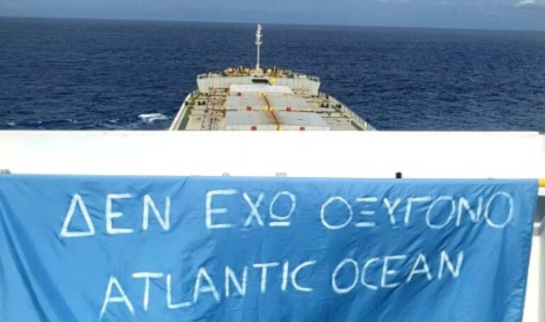 «Δεν έχω οξυγόνο»: Το σύνθημα για τα Τέμπη έφτασε μέχρι τον… Ατλαντικό Ωκεανό