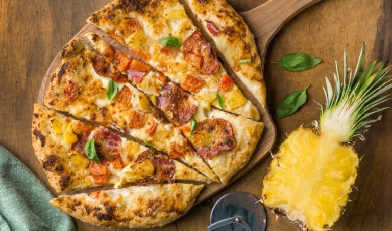 Απίστεuτο: Πιτσαρία χρεώνει 118 εupώ την πίτσα με ανανά!