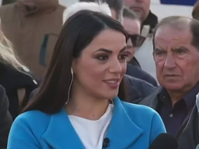 Ευλαμπία Ρέβη: Έμεινε το μικρόφωνό της ανοιχτό – Έξαλλη εκτός αέρα – «Δε ξέρω αν έχουμε κοντινό, δε ξέρω ποια κάμερα κοιτάω»