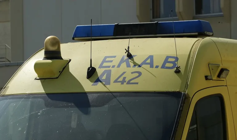 Πήγε να πάρει το εγγόνι της από το σχολείο και την παρέσυρε λεωφορείο του ΚΤΕΛ