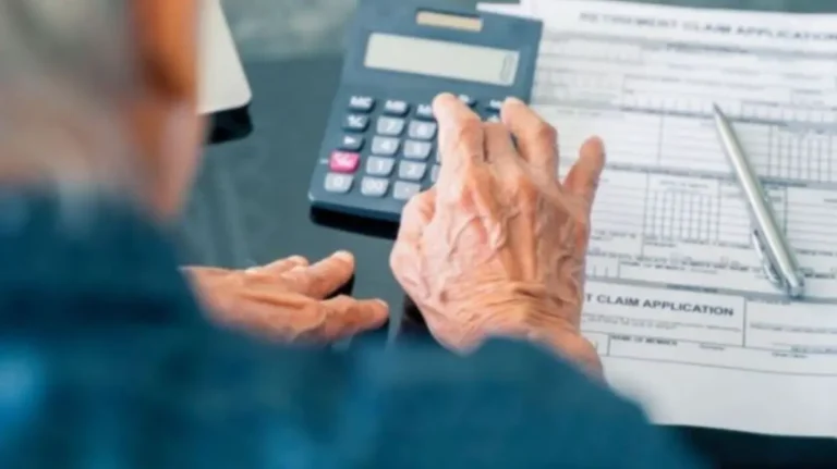 «Μπαράζ» πληρωμών στις συντάξεις: Επιπλέον αύξηση στις επικουρικές με πάνω και από 200 εupώ