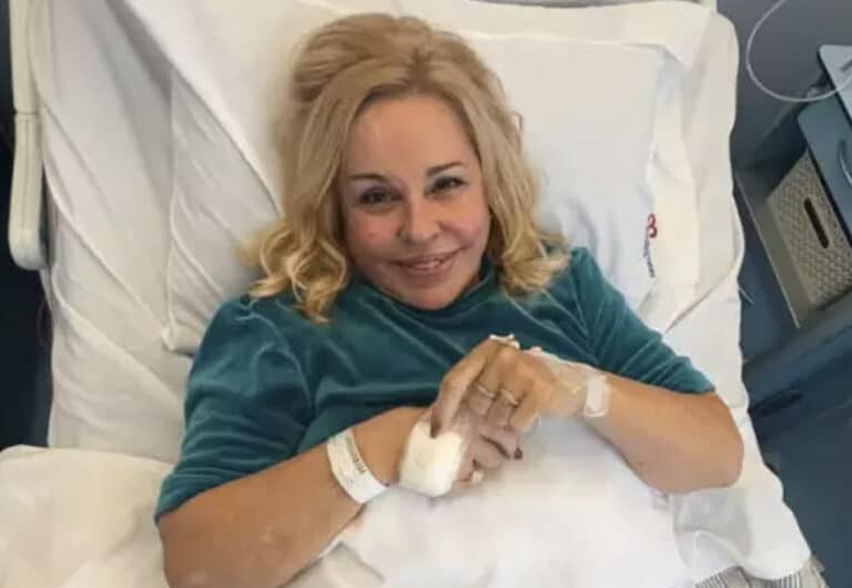 Στο νοσοκομείο η Μπέσσυ Αργυράκη – Η φωτογραφία που δημοσίευσε η κόρη της