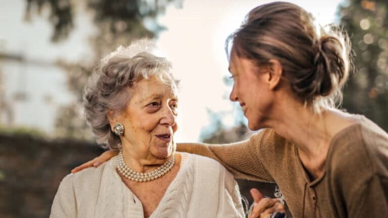 Οι άνθρωποι που θεωρούν βάρος τους ηλικιωμένους γονείς τους, είχαν αυτές τις 7 εμπειρίες μεγαλώνοντας