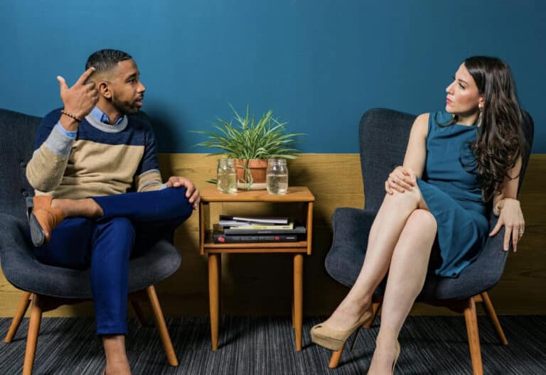 Οι 8 φράσεις που αποκαλύπτουν αμέσως πως κάποιος δεν σας έχει σε εκτίμηση