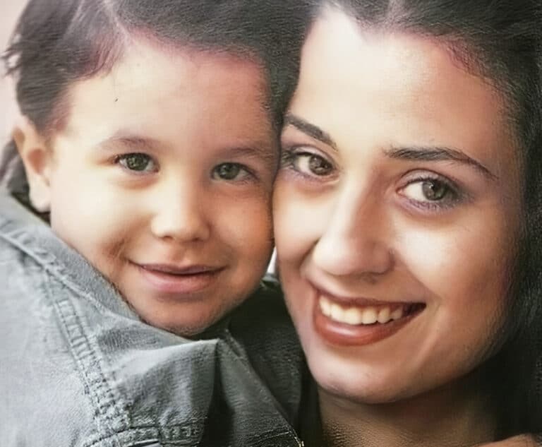 Διάσημη Ελληνίδα με τον διάσημο γιο της σε μικρότερη ηλικία